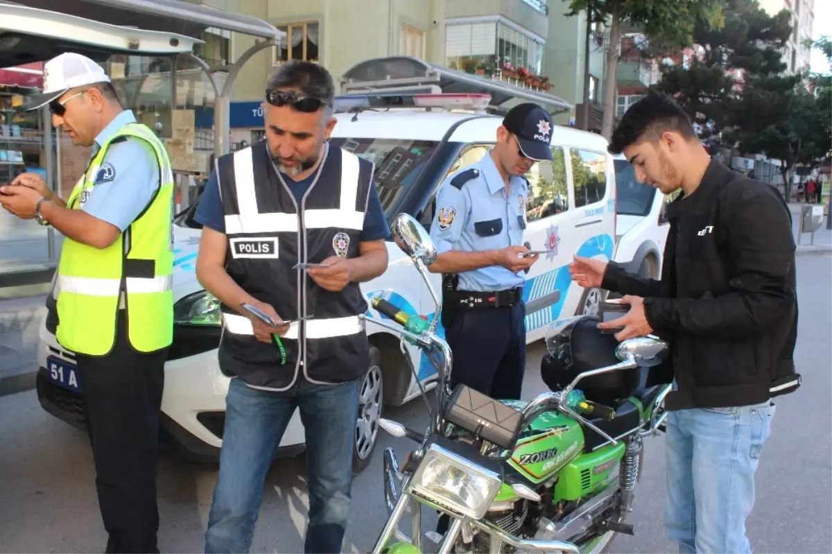 Niğde Polisinden Motosikletli Sürücülere Uygulama