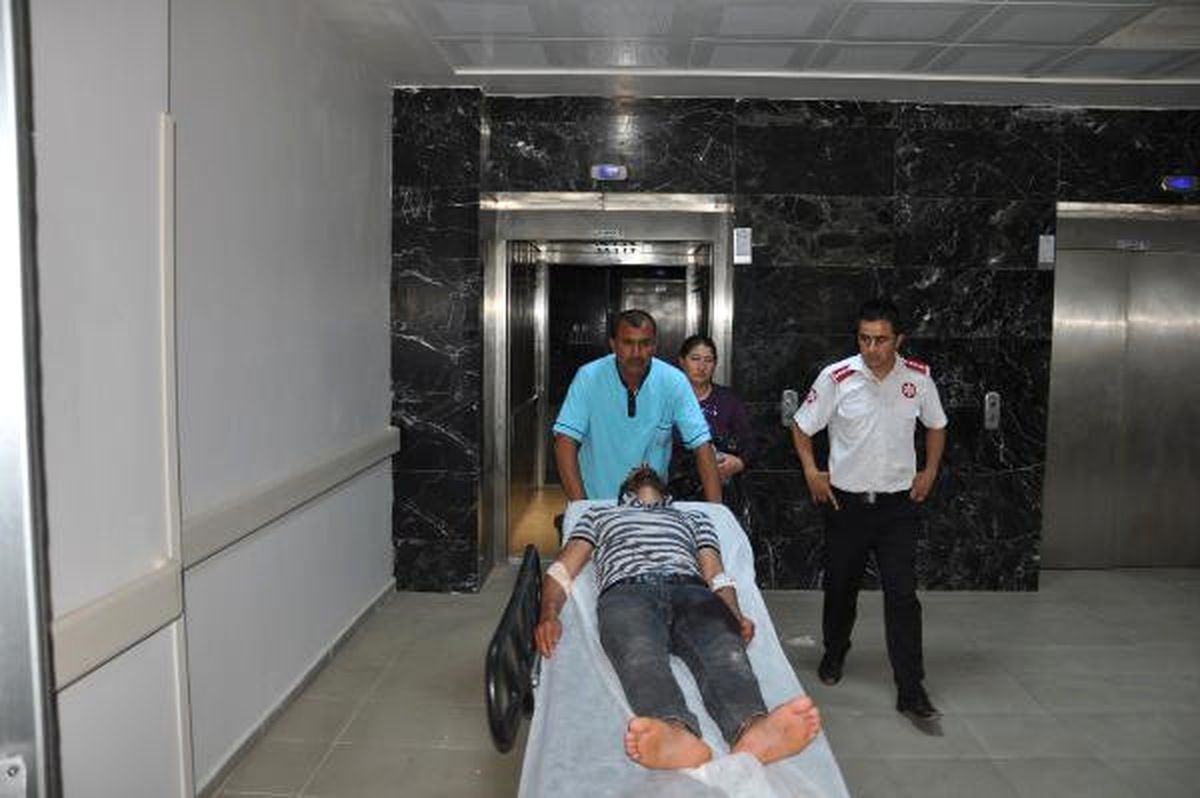 Otomobil, Yolcu Minibüsüne Çarptı: 7 Yaralı