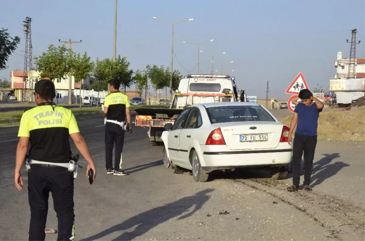 Şanlıurfa\'da İki Otomobil Çarpıştı: 1\'i Ağır 4 Yaralı