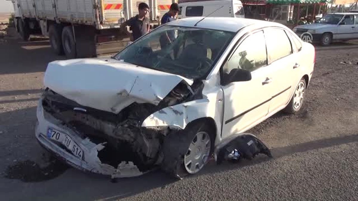 Şanlıurfa\'da İki Otomobil Çarpıştı: 4 Yaralı