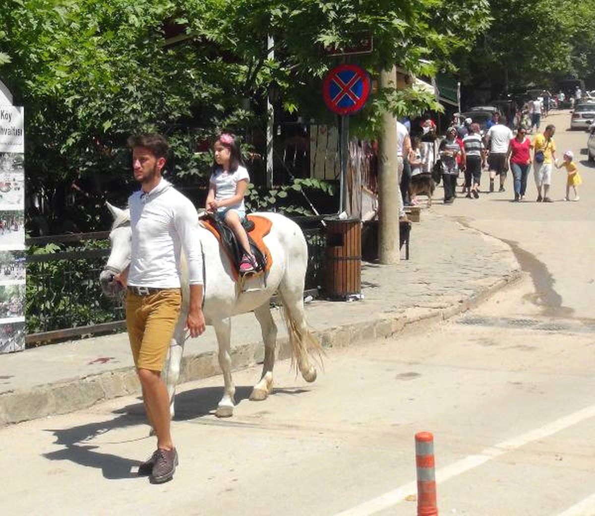 Serinlemek İsteyenler Saitabat Şelalesi\'ne Akın Etti