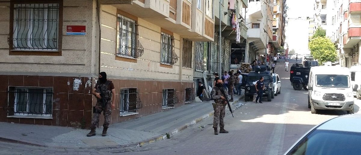 Sultangazi\'de Terör Operasyonu: 3 Gözaltı