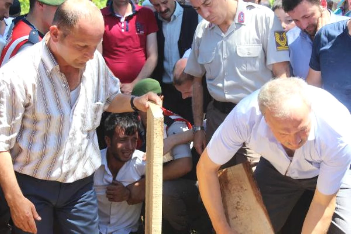 Tabancayla Oynarken Ölen Çocuk Toprağa Verildi