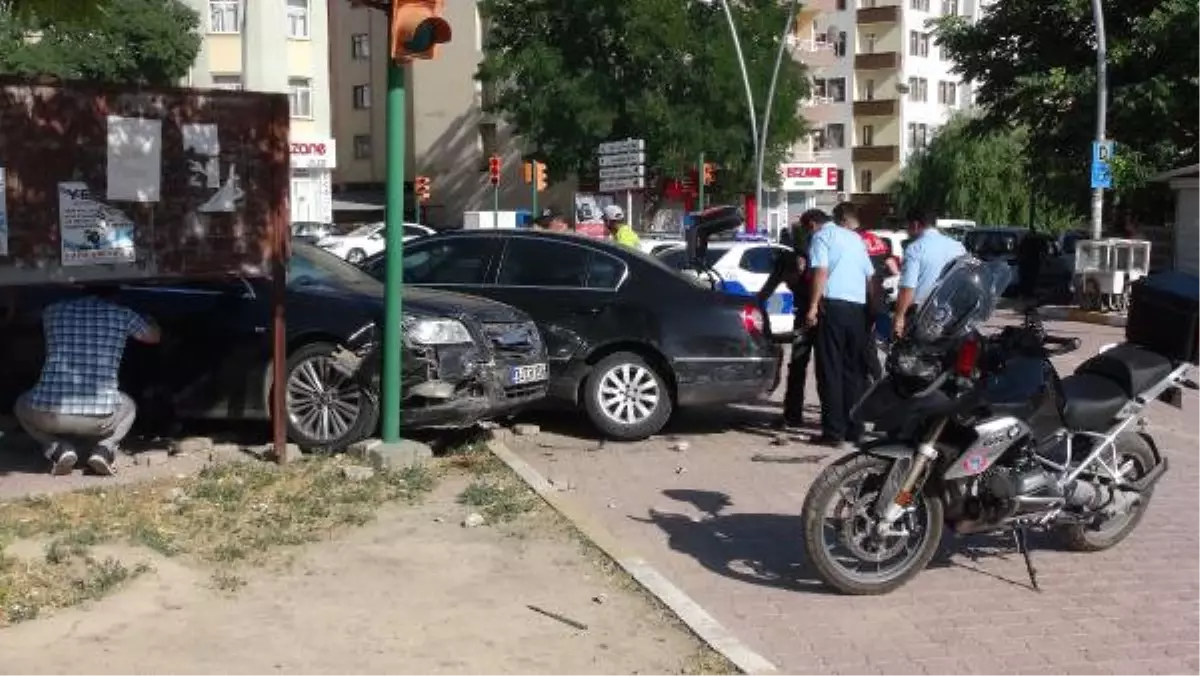 Trafikte, Tabancalı, Taşlı, Sopalı Kavga: 6 Yaralı