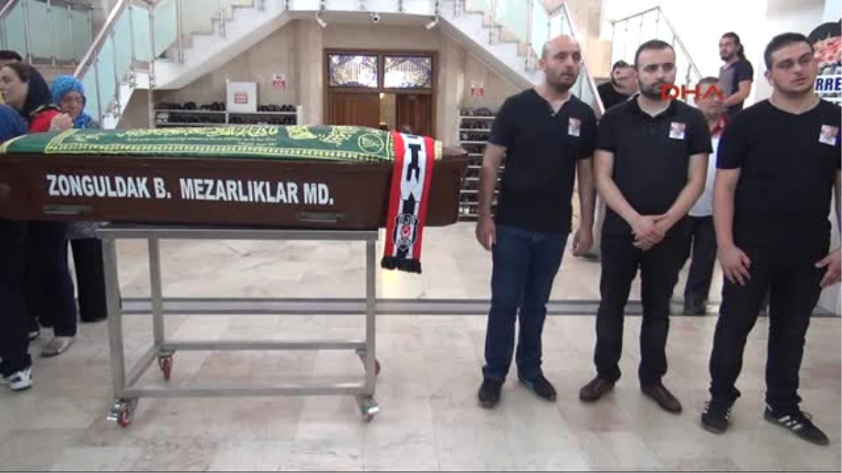 Zonguldak Bursa\'daki Kazada Ölen Esnaf Zonguldak\'ta Toprağa Verildi