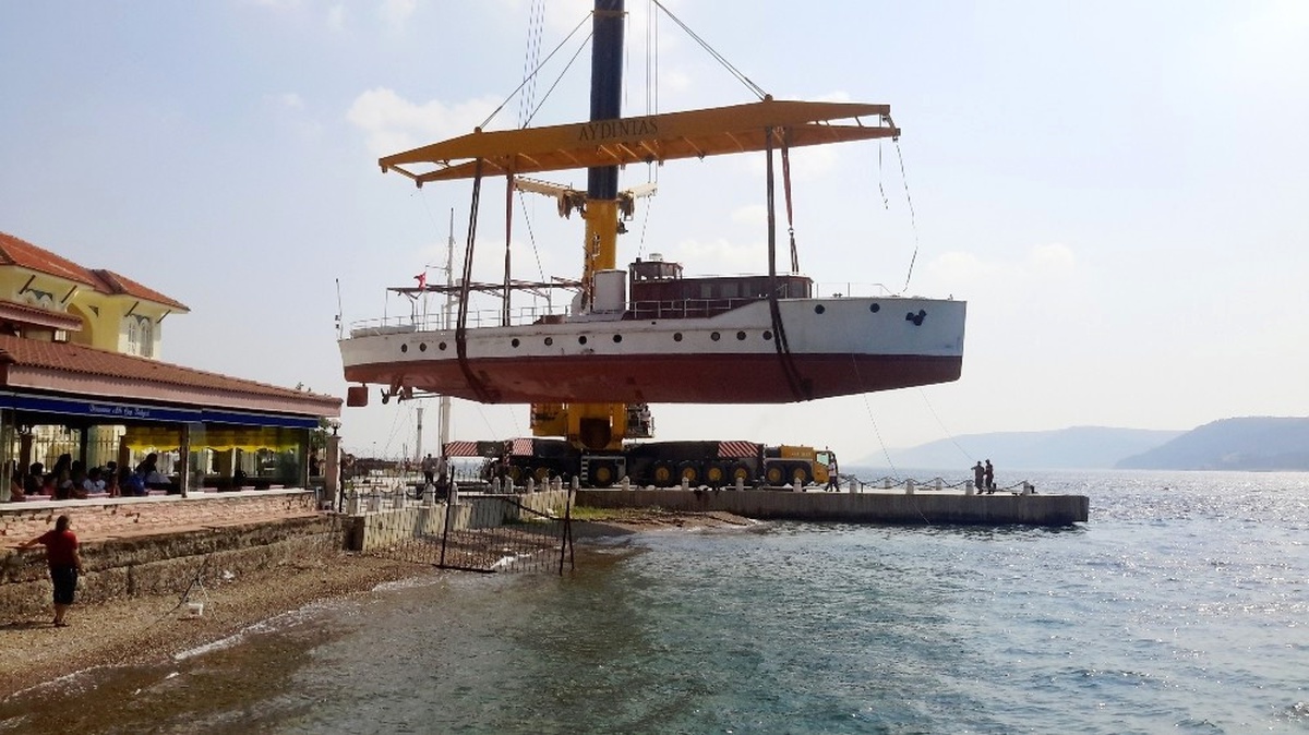 Atatürk\'ün Gezi Teknesi Çanakkale\'ye Getirildi