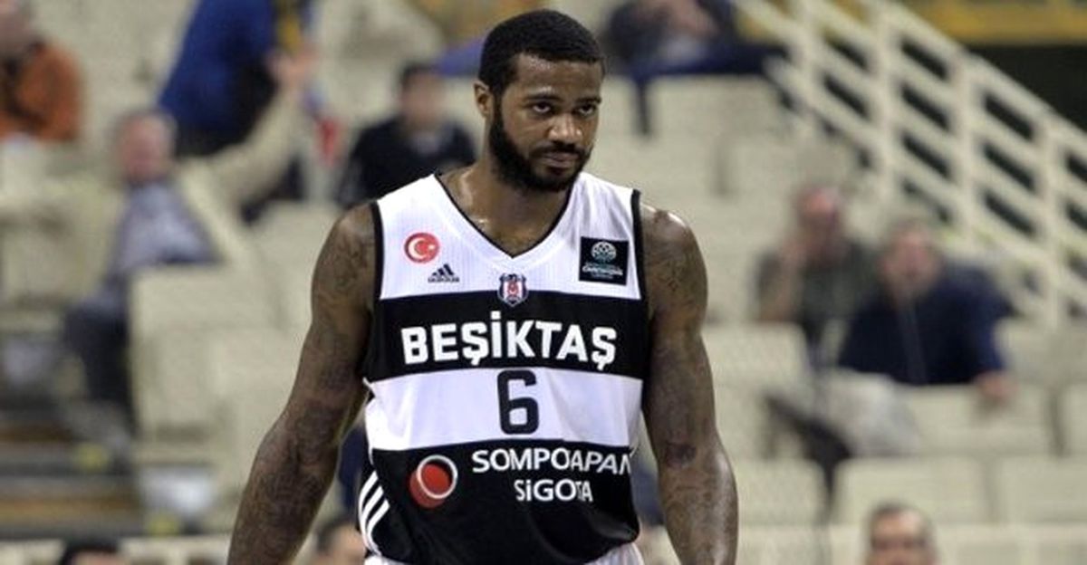 Beşiktaş, Earl Clark ile Sözleşme Yeniledi