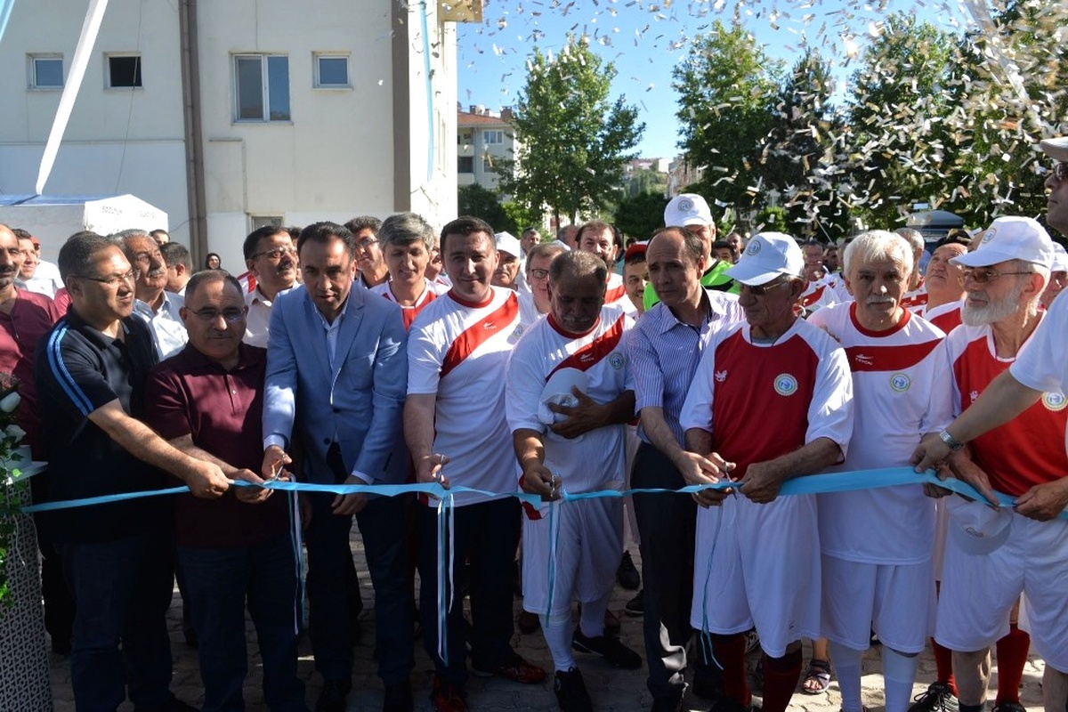 Bozüyük\'e 1 Sentetik Futbol Sahası, 2 Tenis Kortu Daha
