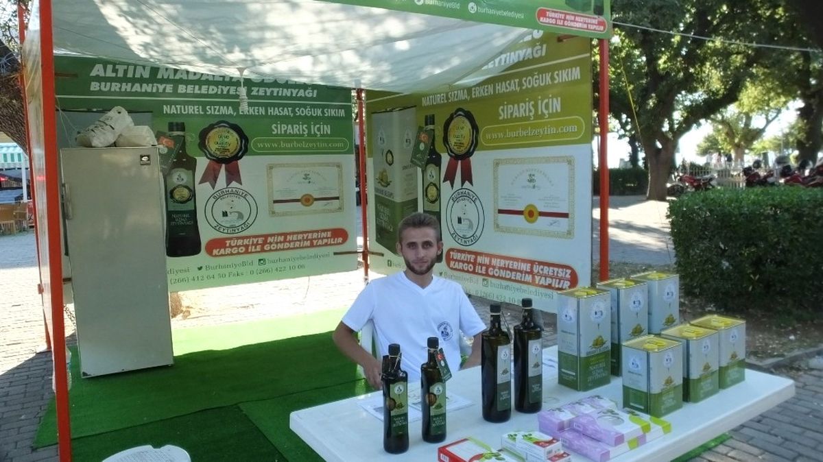 Burhaniye\'de Belediye Zeytinyağı İlgi Gördü