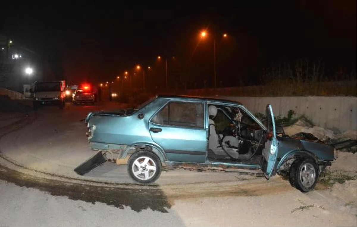 Bursa\'da Fabrika Duvarına Çarpan Otomobilin Sürücüsü Öldü