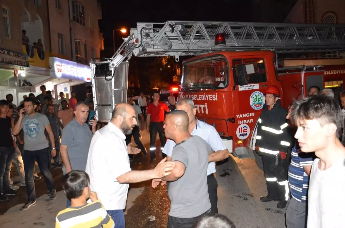 Çatıya Çıkan Vatandaş Polise Zor Anlar Yaşattı