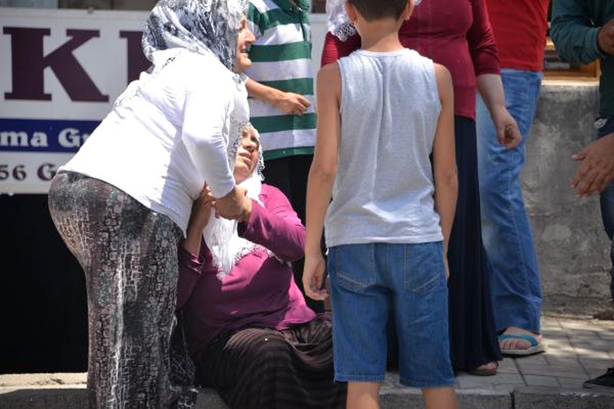 Çocuğunu Almaya Gelen Eşinin Yakınlarına, Ardından Polise Ateş Açtı