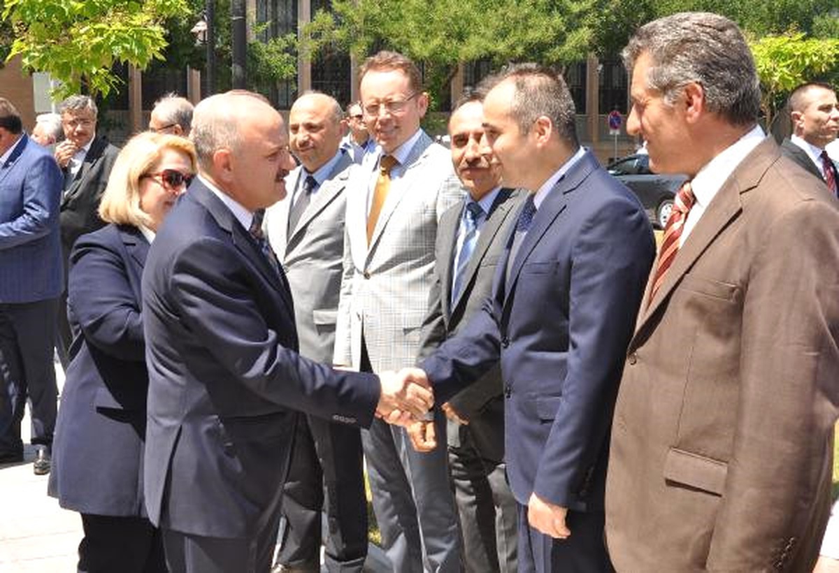 Eskişehir\'in Yeni Valisi Çakacak: Vatandaş İlgi İstiyor