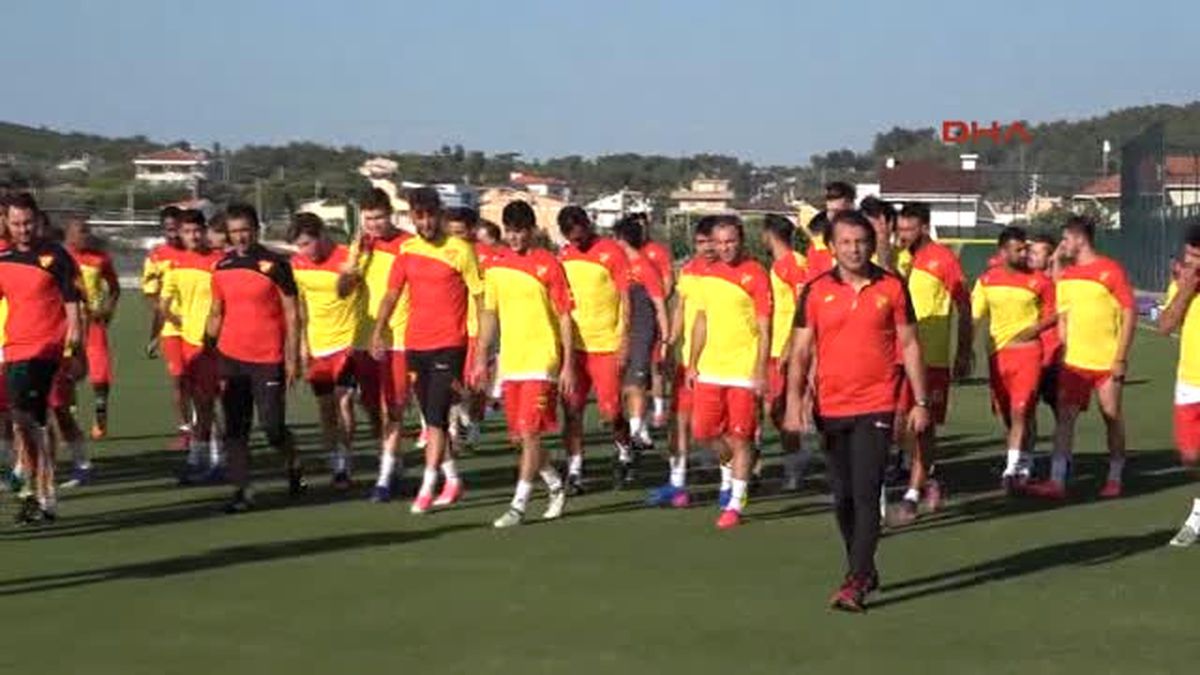 Göztepe Sahaya İndi