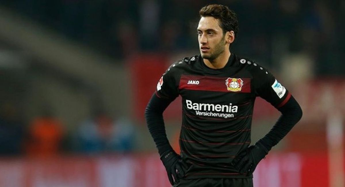 Hakan Çalhanoğlu Resmen Milan\'da