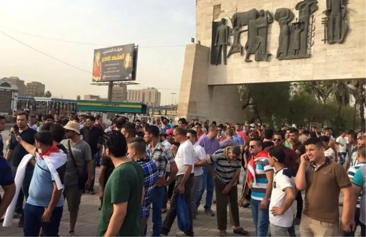 Irak\'ın Güneyinde Elektrik Kesintilerini Protesto