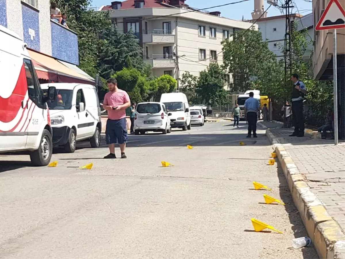 Istanbul\'da Soyguncular Polisle Çatıştı: 4 Yaralı