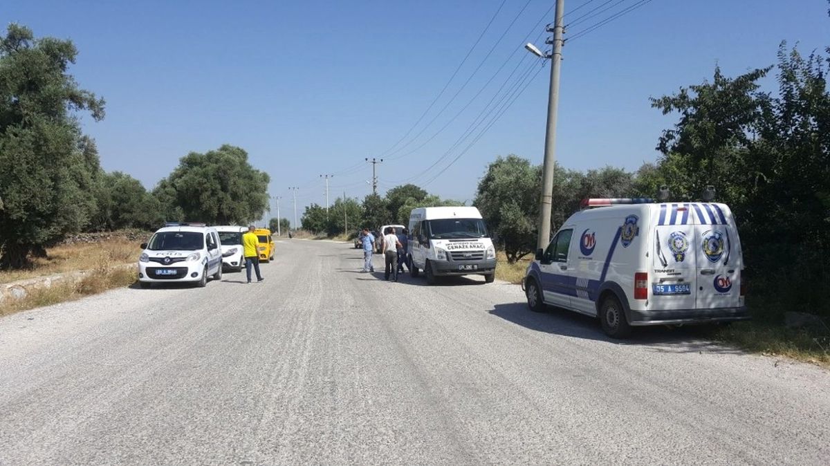 İzmir\'de Boş Arazide Erkek Cesedi Bulundu