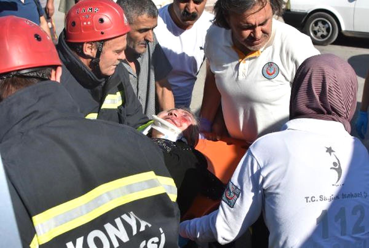Kazada Yaralanan Yaşlı Kadını İtfaiyeciler Teselli Etti