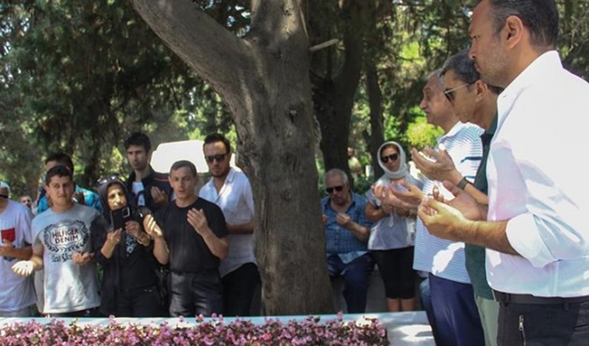 Kemal Sunal Mezarı Başında Anıldı