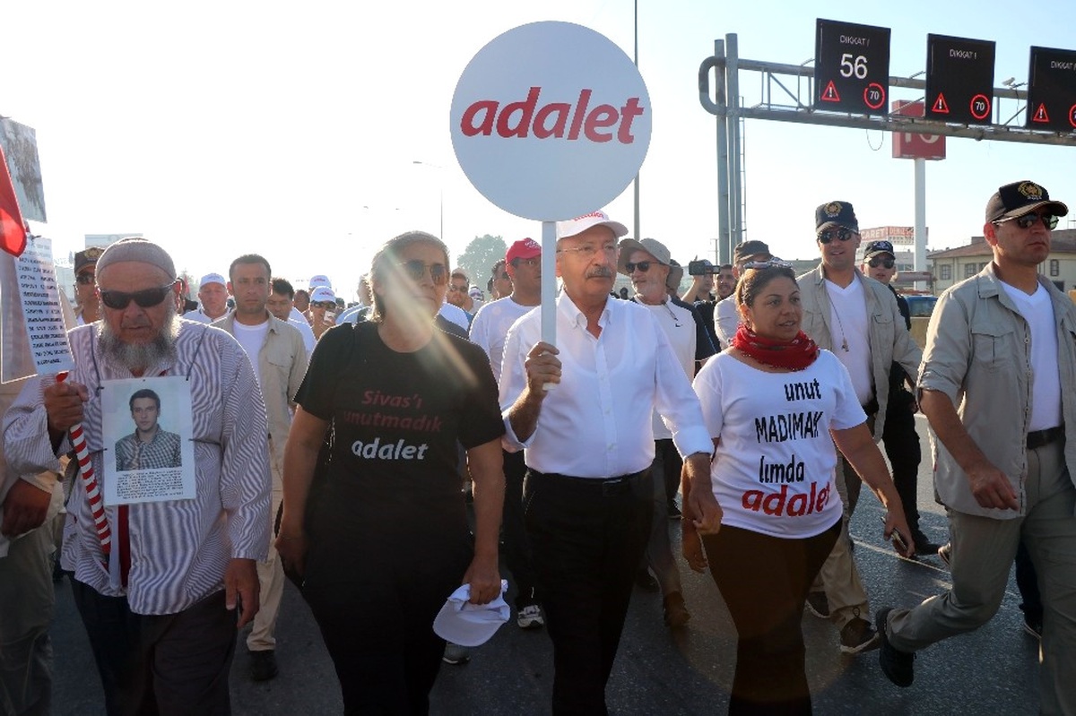 Kılıçdaroğlu, Adalet Yürüyüşü\'nün 18. Gününde İlk Molayı Verdi