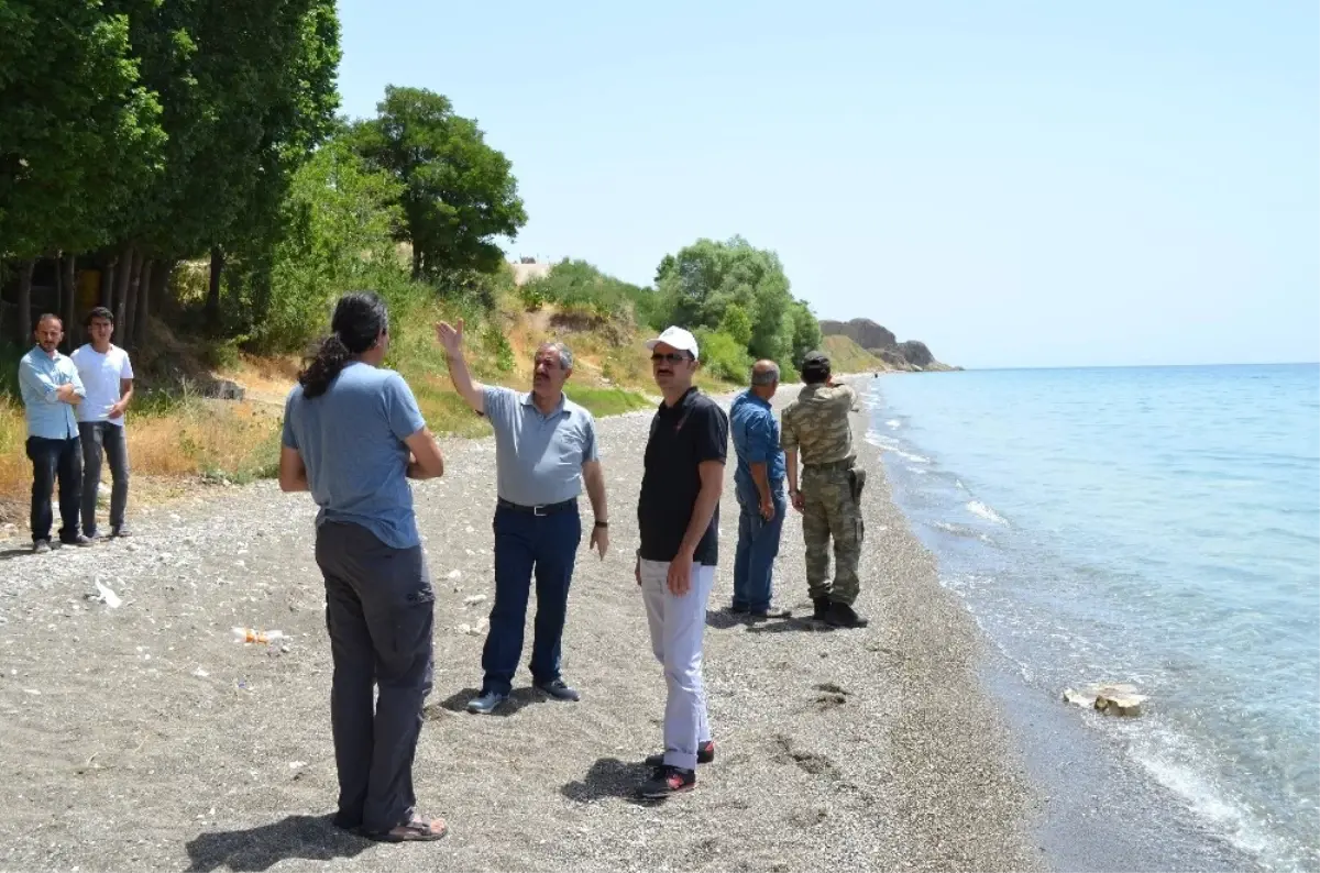 Mehmetçik\'in Katılımıyla Van Gölü Sahilinde Temizlik Kampanyası