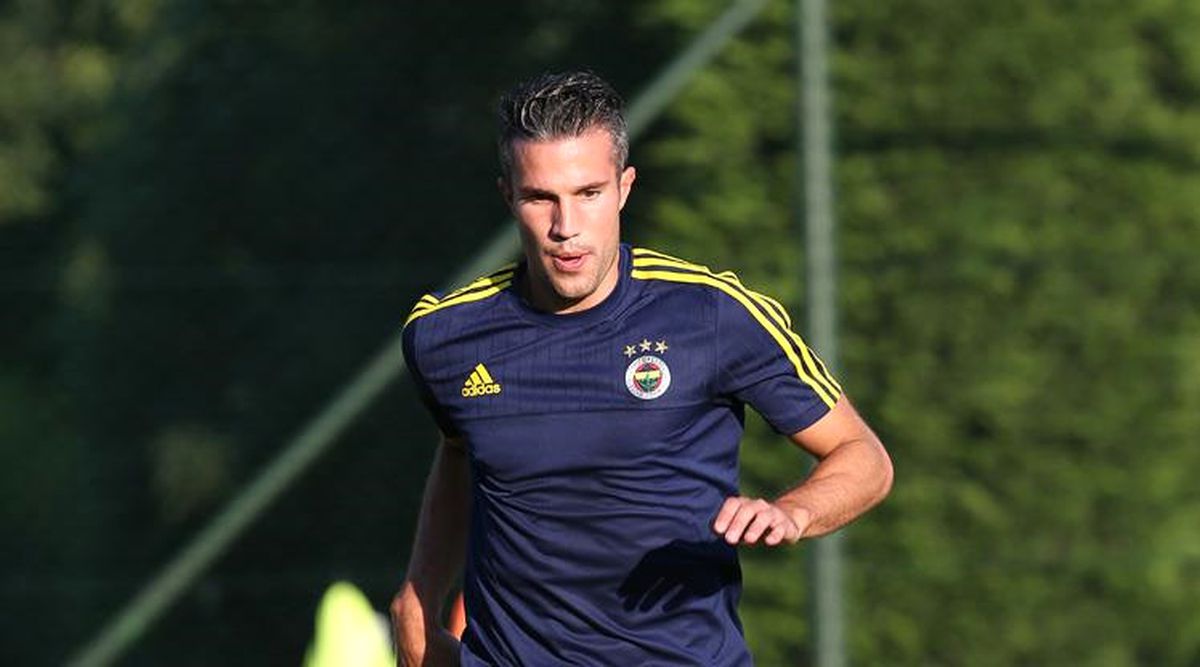 Robin Van Persie Sahaya İndi!