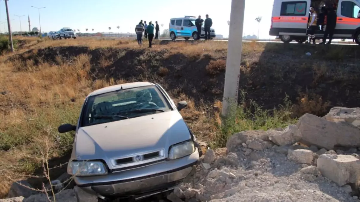 Şarkışla\'da Trafik Kazası: 3 Yaralı