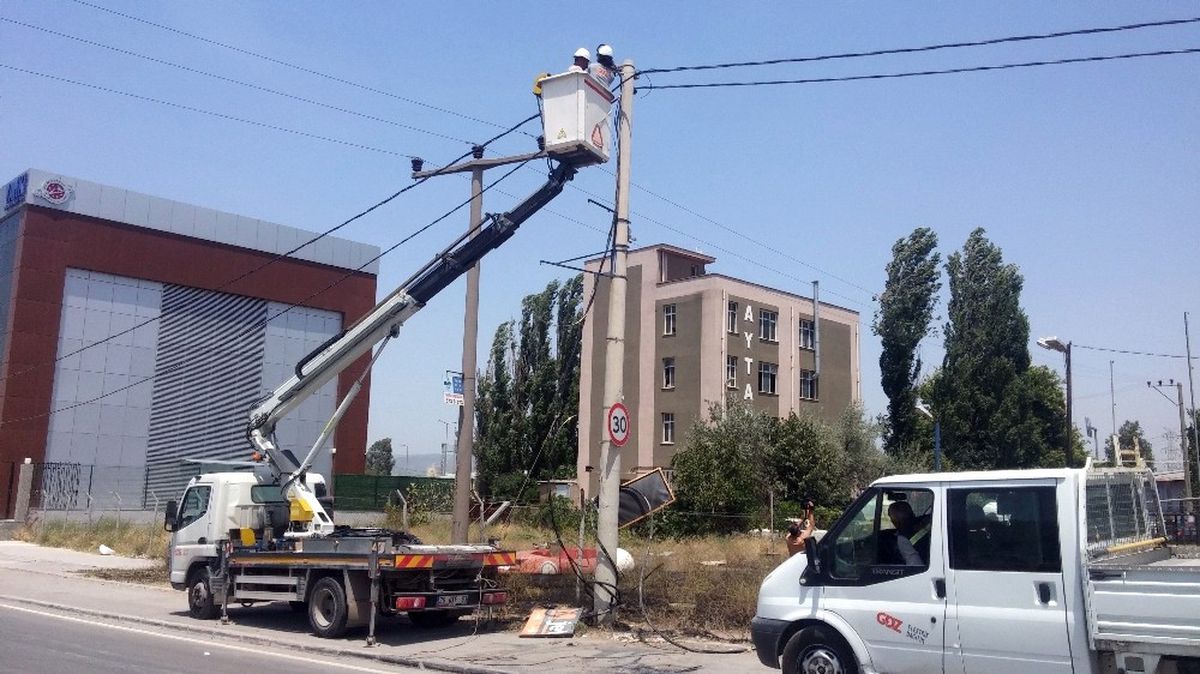 Sıcaktan Kopan Elektrik Teli Yangın Çıkardı
