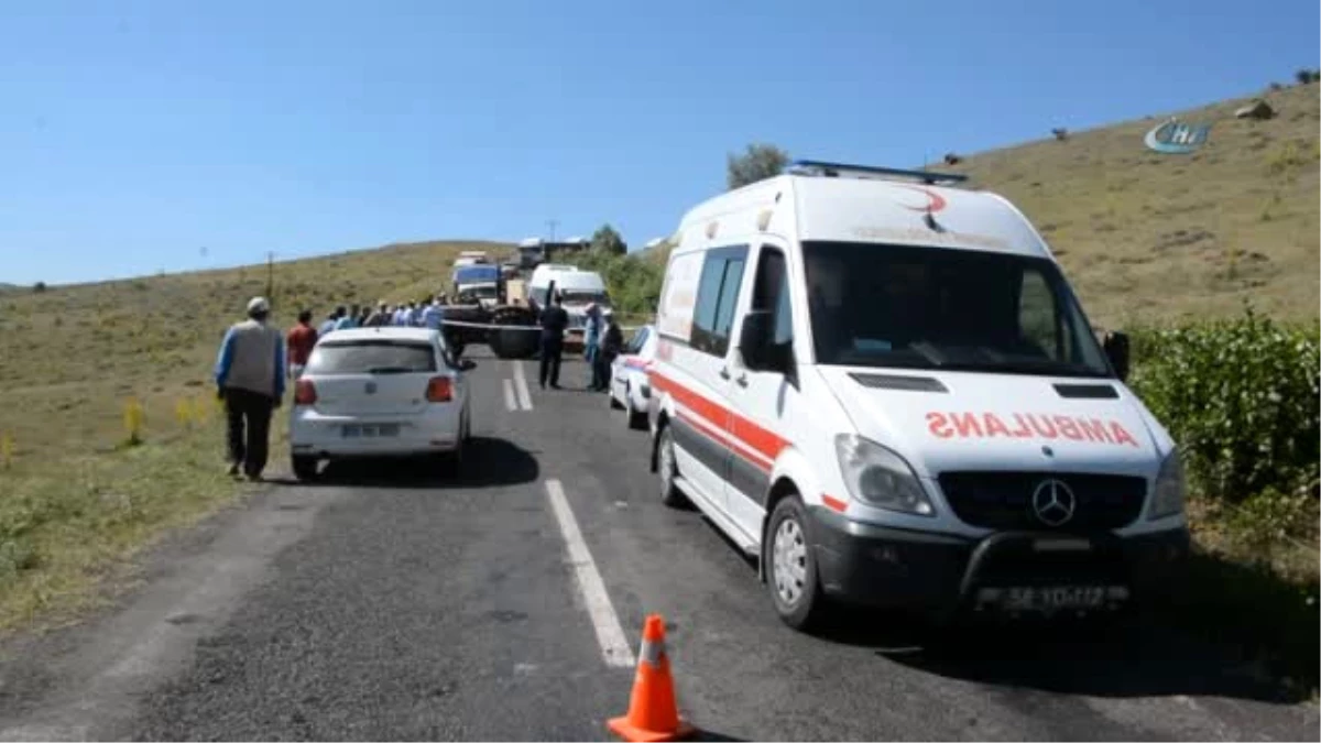 Sivas\'ta Traktör Devrildi: 1 Ölü, 3 Yaralı