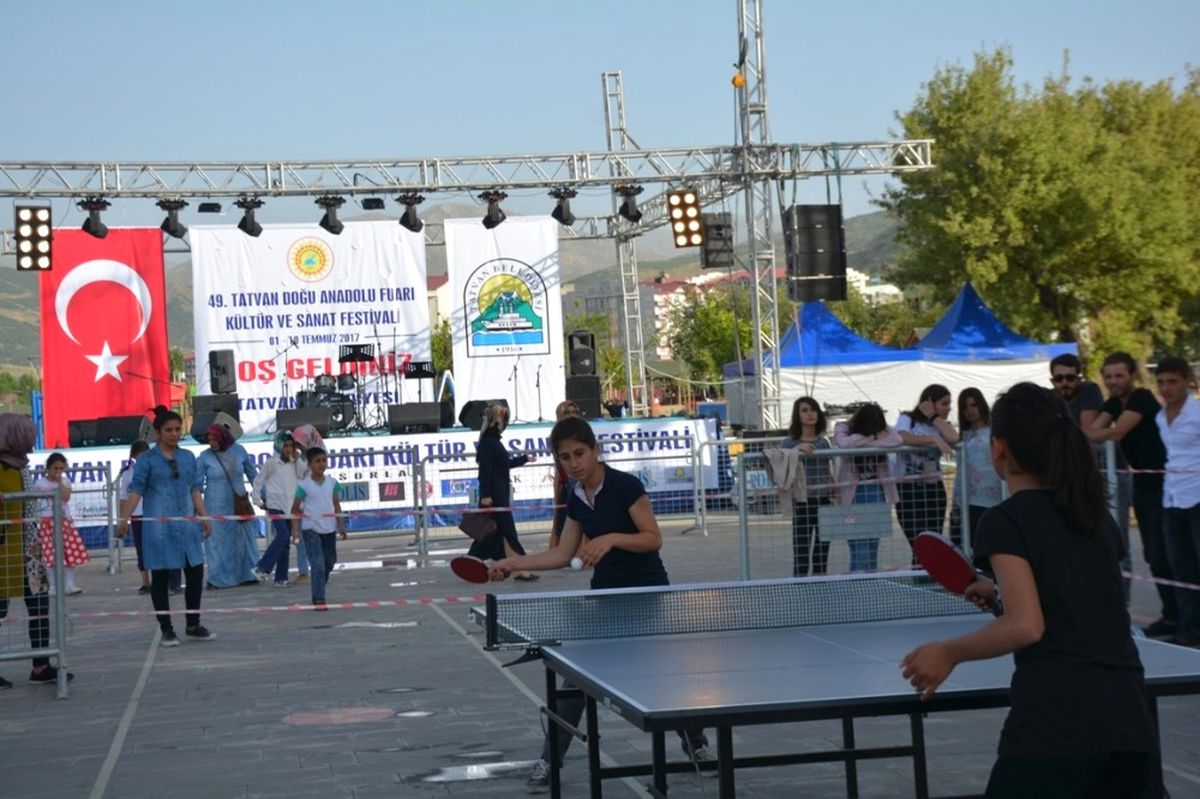 Tatvan\'da Tenis Turnuvası Start Aldı