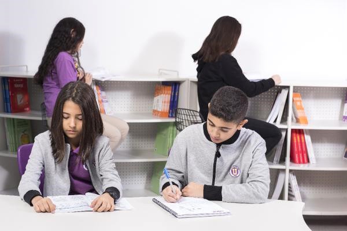 Uğur Teog Tercih Ofisleri Öğrencilere Kariyer Desteği Sunuyor