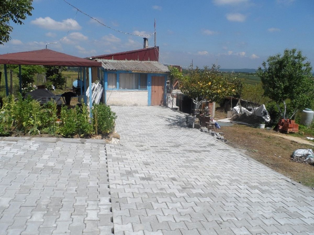 Yenice Köyü Baştan Sona Parke ile Kaplandı