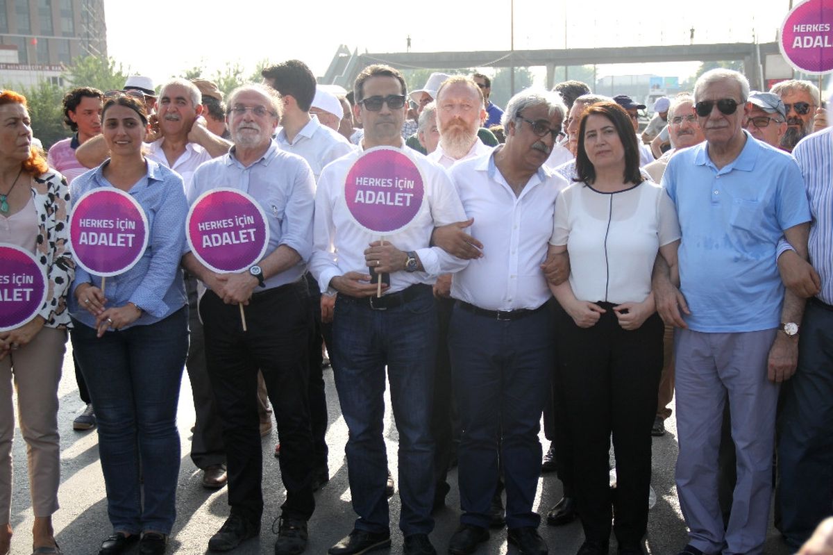 Adalet Yürüyüşü\'ne Hdp\'li Gruplar da Katıldı