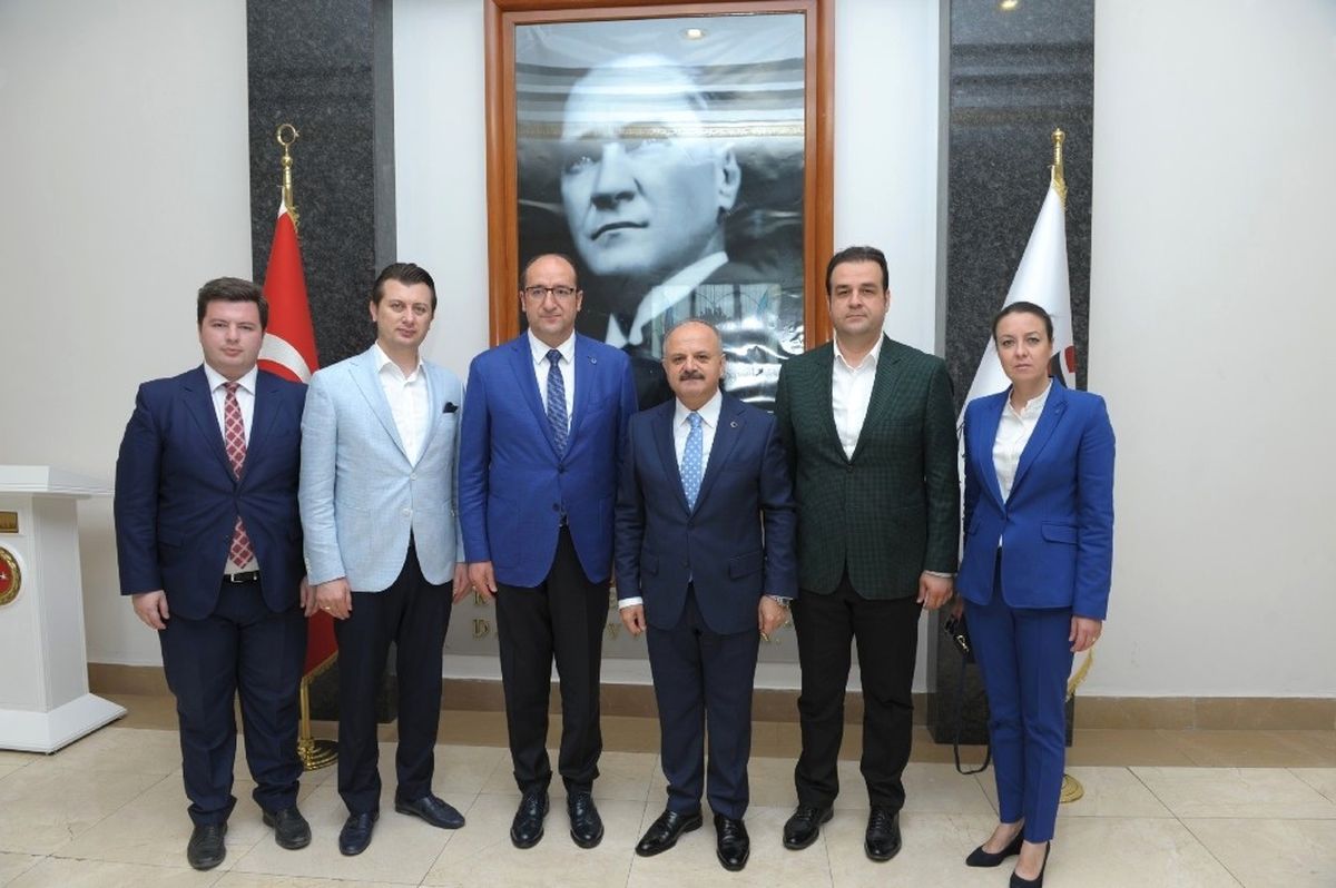 AK Parti Yöneticilerinden Vali Çakacak\'a "Hayırlı Olsun" Ziyareti