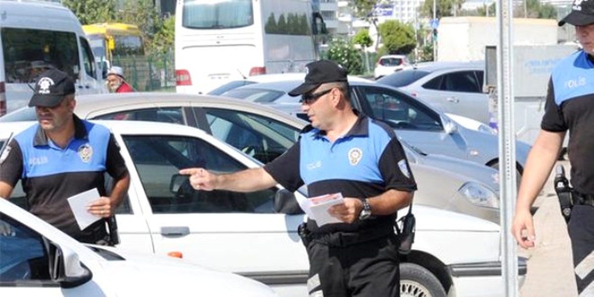 Antalya\'da Polisten "Şaka Ceza Makbuzu" ile Uyarı