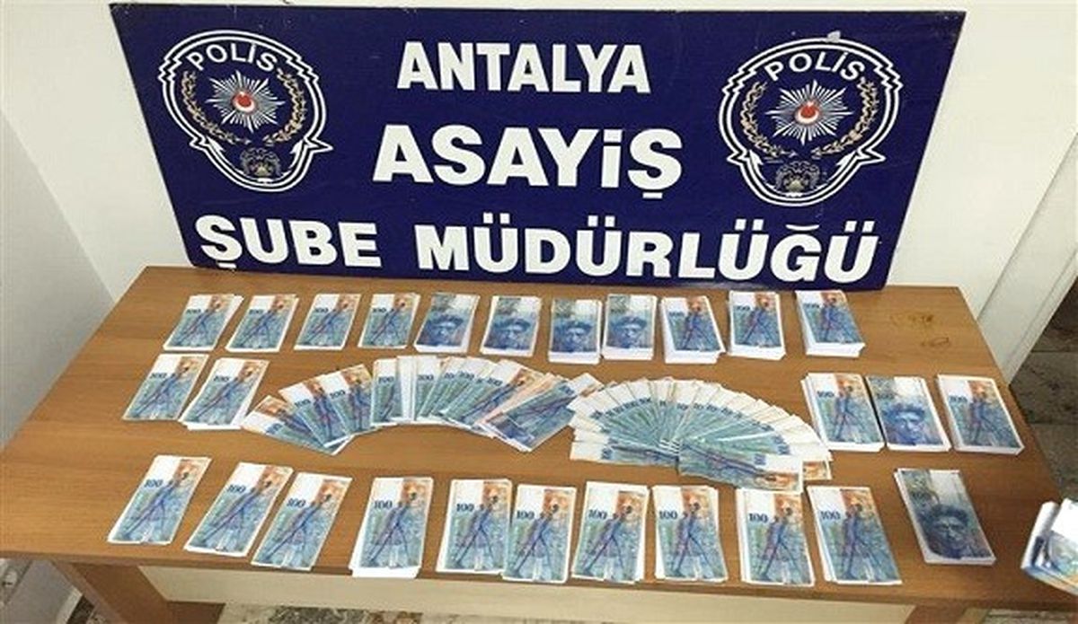 Antalya\'da \'Ucuz Sterlin\' Çetesi Çökertildi