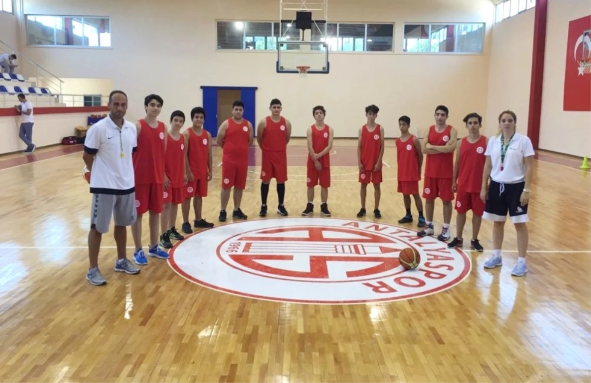 Antalyaspor Basketbol Okulu\'nda Ders Zili Çaldı