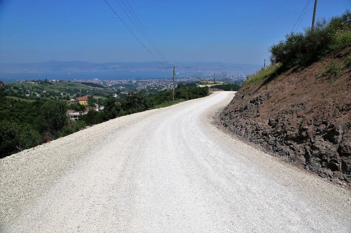 Başiskele\'de Yol Genişletme Çalışmaları Devam Ediyor