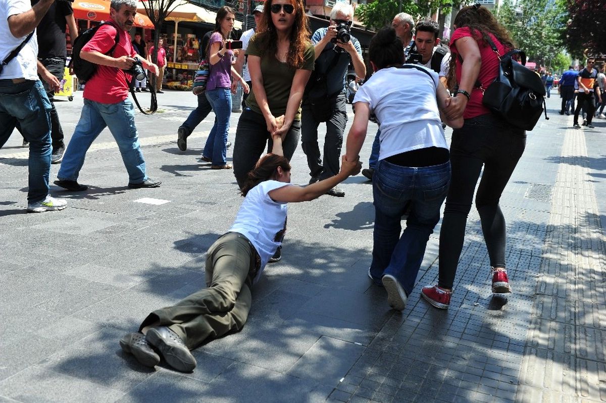 Başkent\'te İzinsiz Eyleme Polis Müdahalesi: 4 Gözaltı