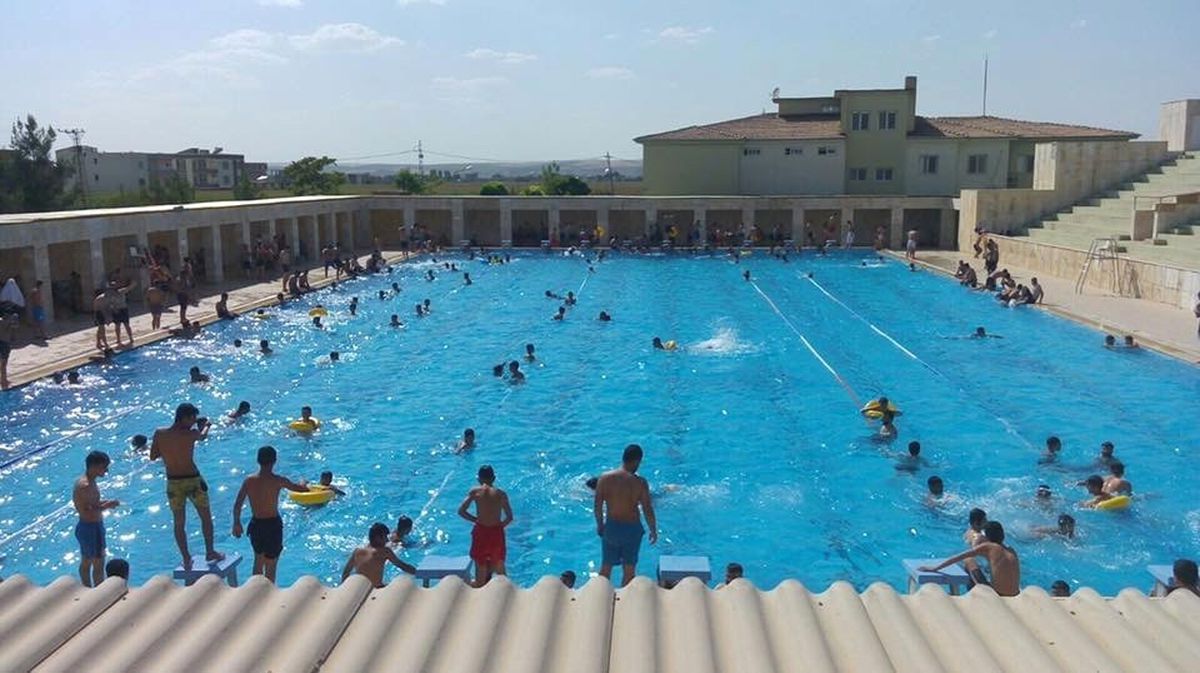 Batman\'da Vatandaşlar Olimpik Yüzme Havuzuna Akın Ediyor