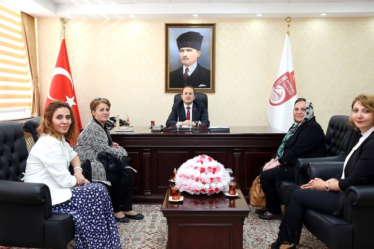 Bayburtlu Kadınlar Yardımlaşma ve Dayanışma Derneği, Vali Ali Hamza Pehlivan\'ı Ziyaret Etti