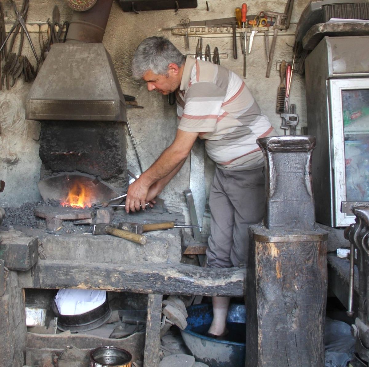 Bıçakçılardan Bin 400 Derece Sıcağa \'Leğenli\' Çözüm