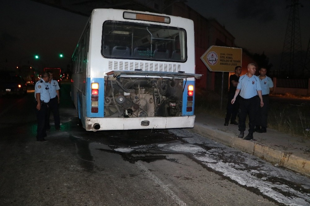 Cezaevi Personelini Taşıyan Otobüste Yangın