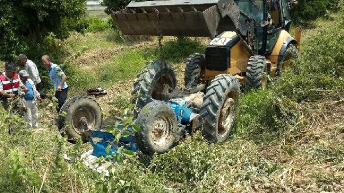 Devrilen Traktörün Altında Kalan Çiftçi Öldü