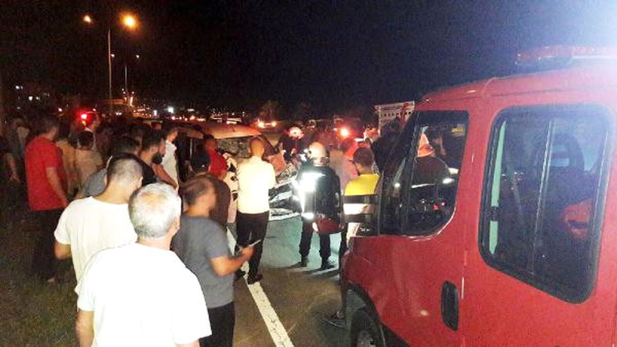 Dha Yurt;ardeşen\'de Araç Yayalara Çarptı: 3 Ölü