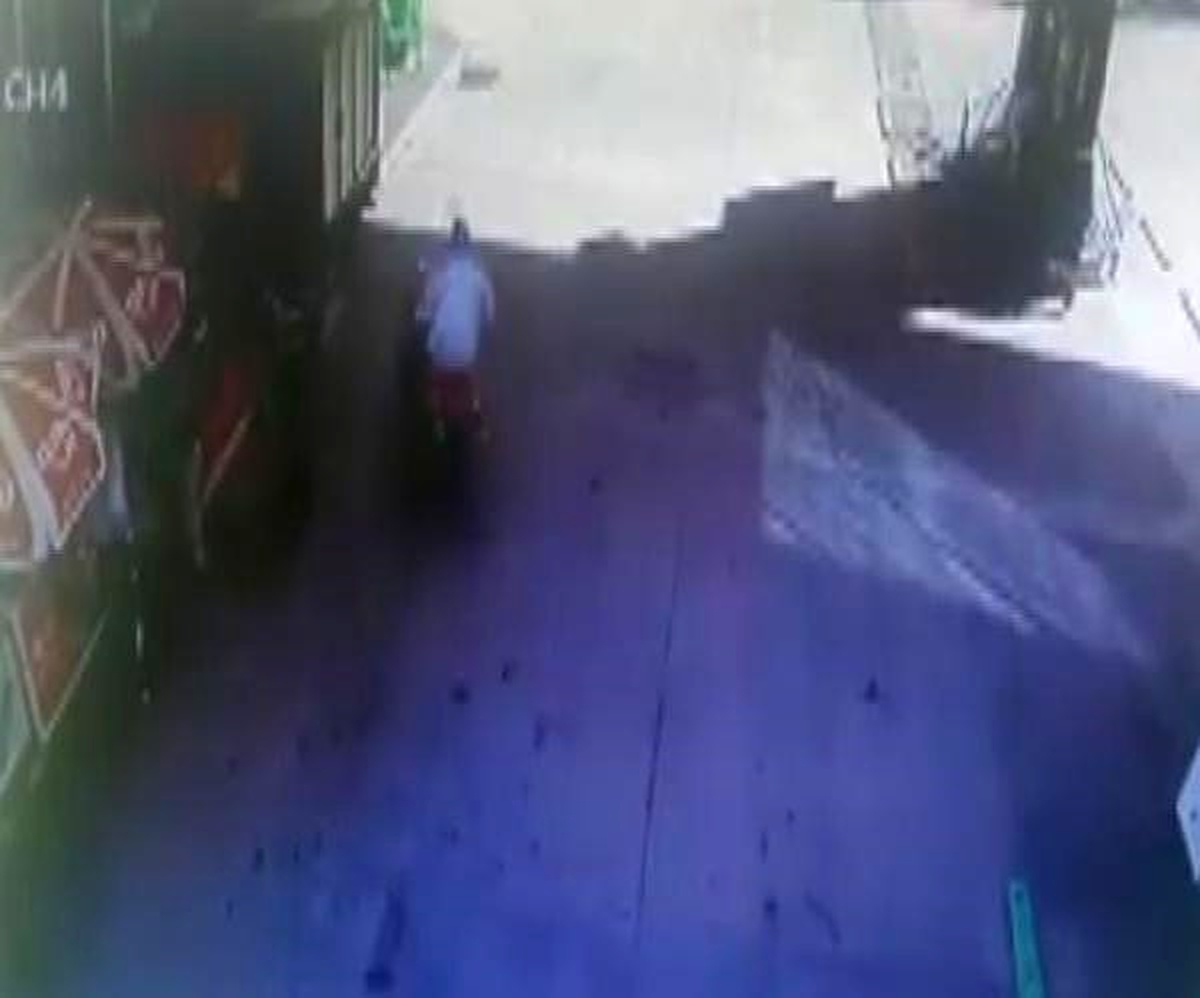 Freni Patlayan Motosikletin Kaza Anı Kameralara Yansıdı