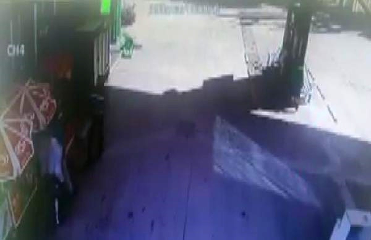 Freni Patlayan Motosikletin Kaza Anı Kameralara Yansıdı