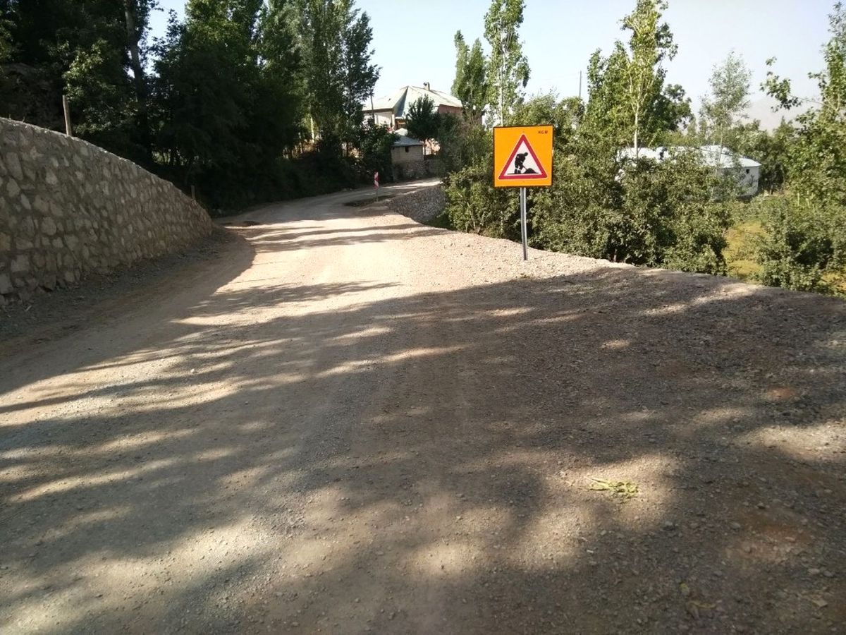 Hakkari\'de Yol Asfaltlama Çalışması
