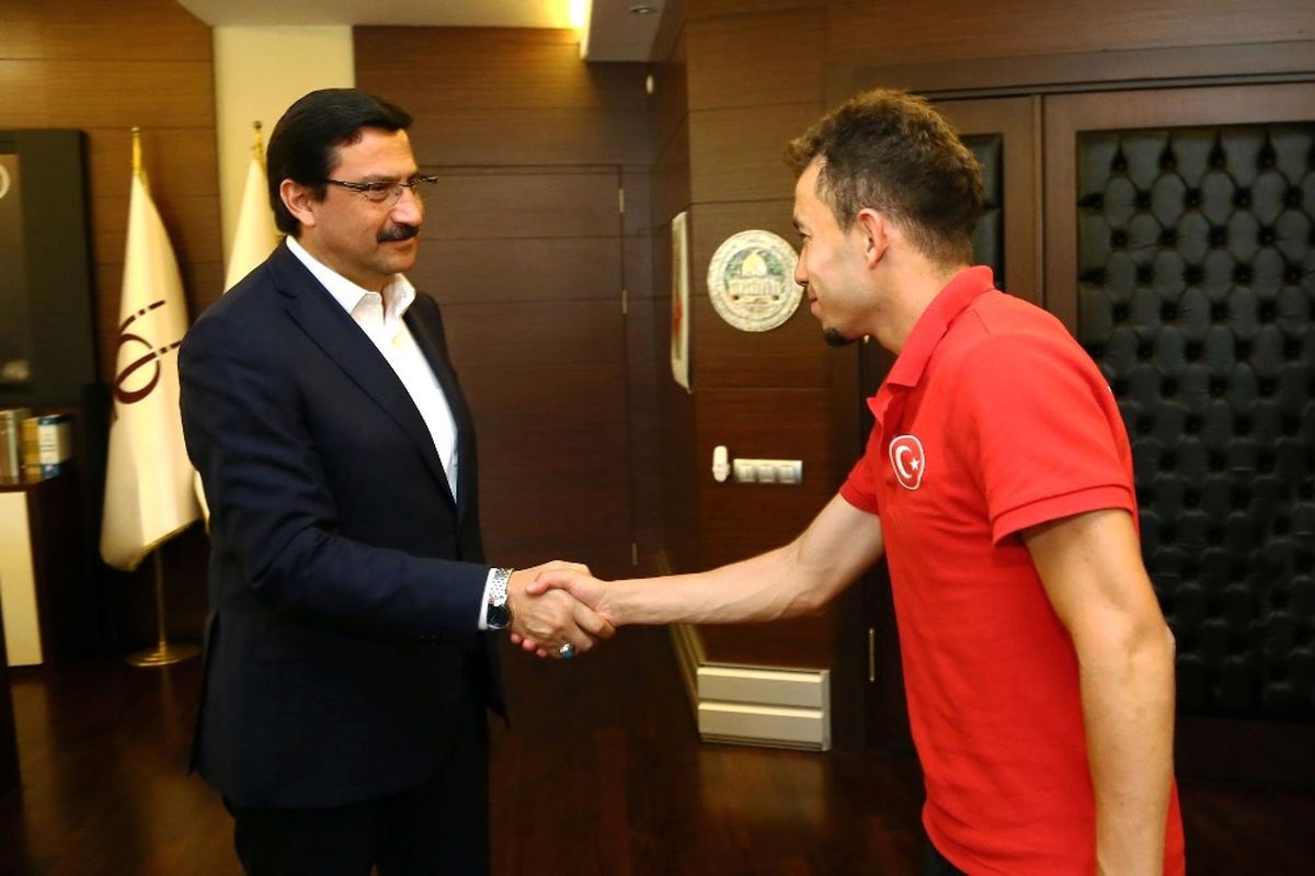 İşitme Engelli Milli Sporculardan Başkan Ak\'a Teşekkür Ziyareti